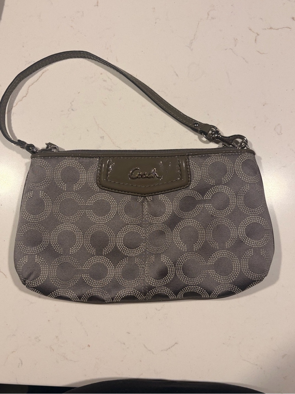 Coach Gray Signature Wristlet🐭